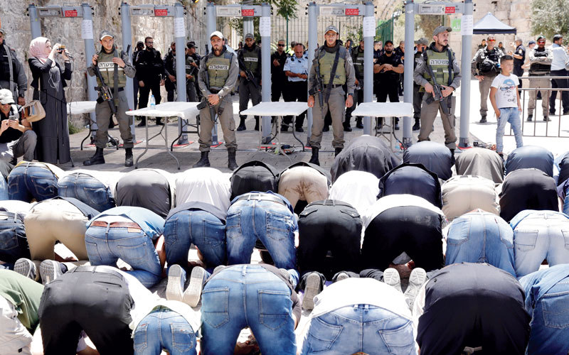 مسؤولو «الأقصى» يرفضون دخول المسجد عبر بوابات إلكترونية إسرائيلية