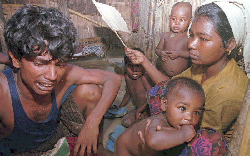 أطفال الروهينغا   يفرّون إلى بنغلاديش  دون معيل