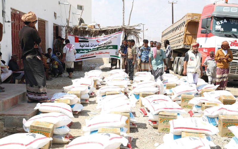 «الهلال الأحمر الإماراتي» توزع 5000 سلة غذائية في شبوة