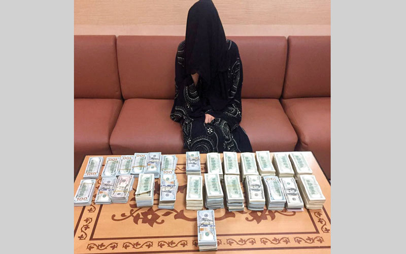 ضبط امرأة متهمة بسرقة مليون درهم من شقة قريبها