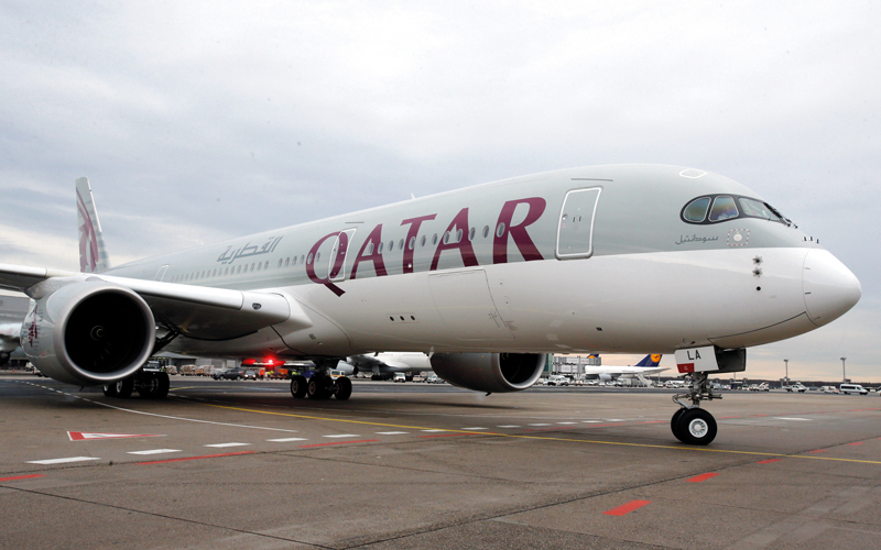 طيران قطر «تتسول» الركاب والحيوانات