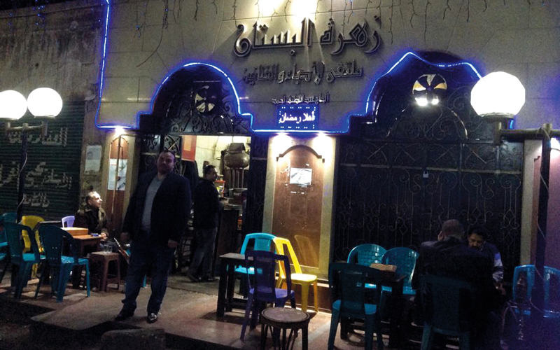 مقهى قاهري يقيم «ليلة عزاء»لمبدع روائي عاش فوق مقاعده