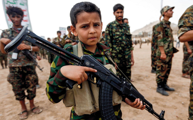 الحوثيون يجبرون قبائل الساحل الغربي على تجنيد الأطفال
