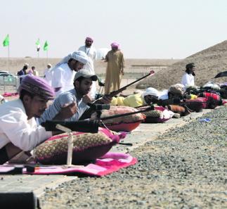 العمانيون يتصـدّرون بطولة «فزاع للرماية»