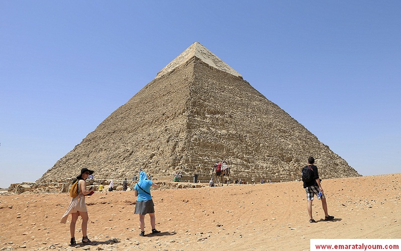 تعتبر الأهرامات، من أبرز المعالم الأثرية في مصر والعالم، حيث يقصدها ملايين السياح سنوياً. الصور من أ ب.