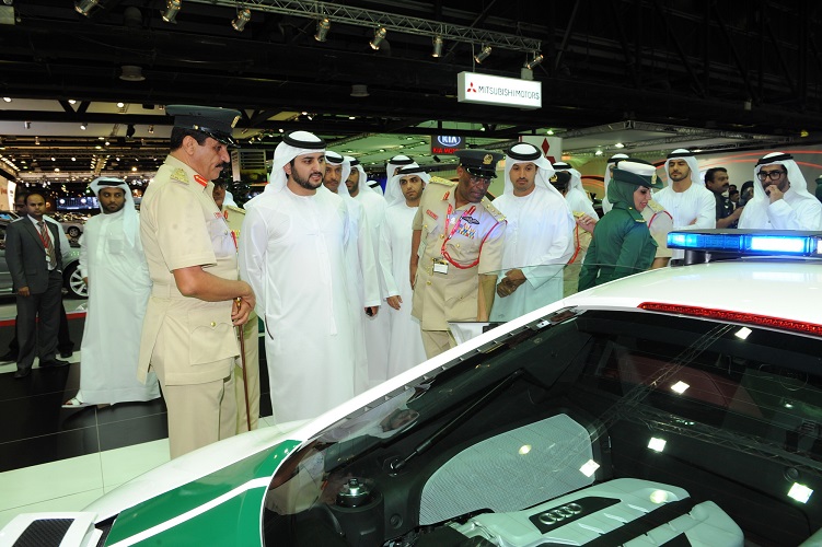 عرضت شرطة دبي الدوريات الفارهة في جناحها بمعرض السيارات الذي تفقده اليوم سمو الشيخ مكتوم بن محمد بن راشد آل مكتوم، نائب حاكم دبي