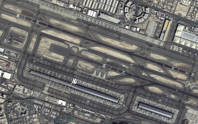 مطار دبي الدولي.