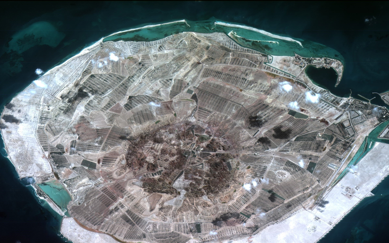 جزيرة صير بني ياس في أبوظبي – أول صورة يلتقطها القمر الاصطناعي.