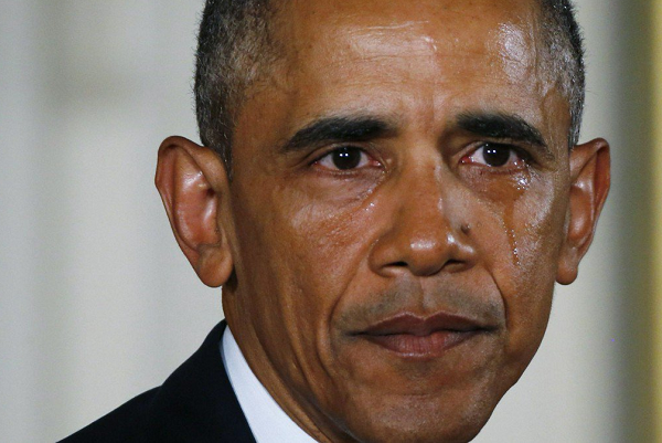 بالفيديو.. أوباما يبكي خلال مؤتمر صحافي في البيت الأبيض