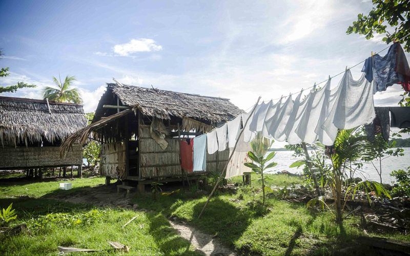 يقطن معظم سكان جزر سليمان في منازل تقليدية مصنوعة من أوراق الأشجار وبعض أنواع الخشب