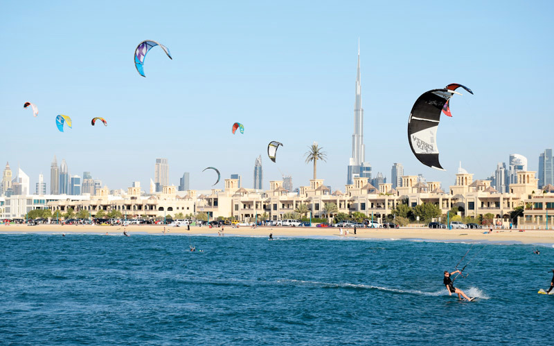 دبي.. نشاطات استثنائية وخيارات لا تُنسى على شواطئ الخليج العربي