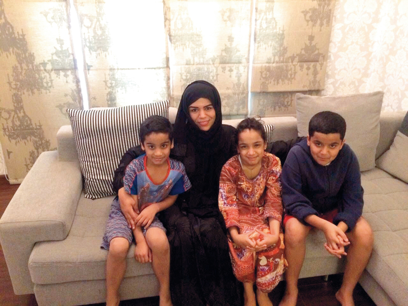 «شرطة دبي» تعيد مواطنة لأطفالها