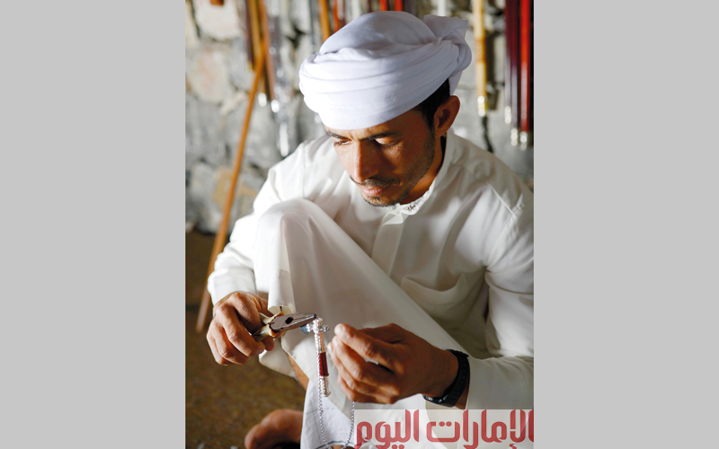 جولة فوتوغرافية لكاميرا الزميل يوسف الهرمودي على المنتجات التراثية والصناعات اليدوية القديمة، المرتبطة بالتراث الإماراتي، ومنها الصناعات النسيجية، والمعدنية