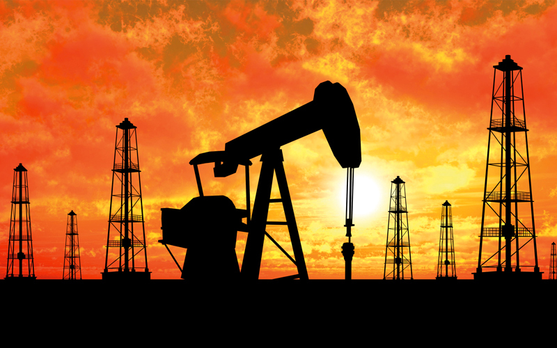 النفط يهبط مع مخاوف من تزايد الإنتاج في الولايات المتحدة
