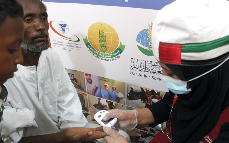 «الإمارات للتطوع» يخفف معاناة أطفال ومسنين سودانيين