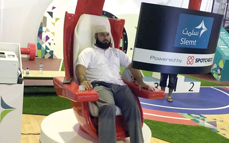 جمهور دورة ند الشبا حرص على الاستفادة من خدمات جهاز «سلمت». الإمارات اليوم