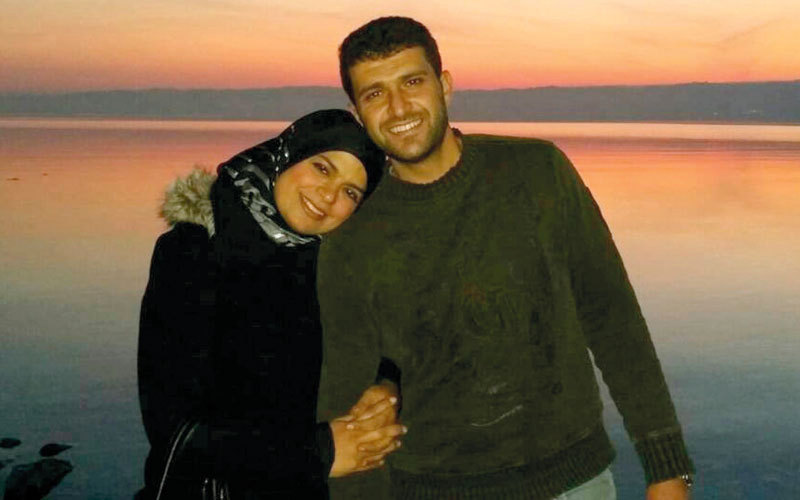 الفنانة المغربية إلهام وزوجها الأسير محمد نزال قبل الاعتقال. من المصدر