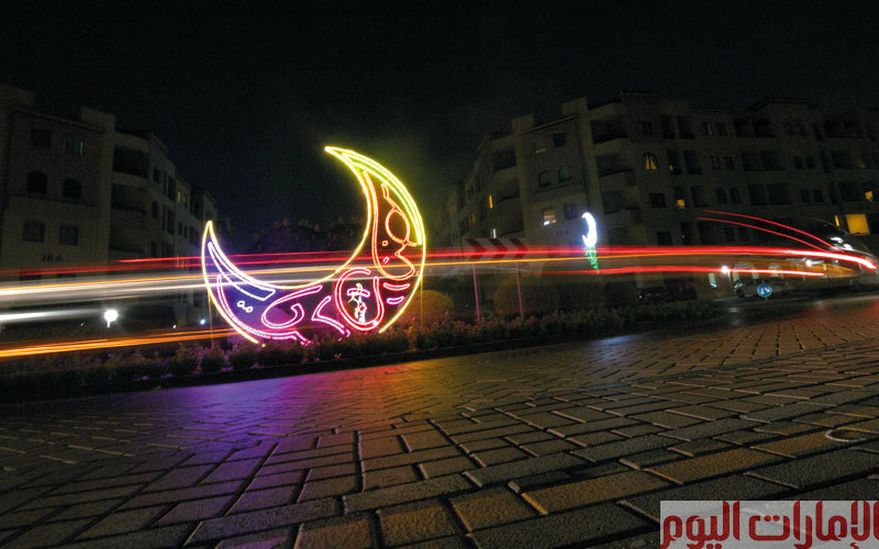 زينة رمضان من أهم معالم الشهر الكريم، حيث تتزين الشوارع الرئيسة والمعالم المهمة في الدولة بهلال وفوانيس الشهر الفضيل، وهنا جولة للقطات منوعة لصور رمضان..