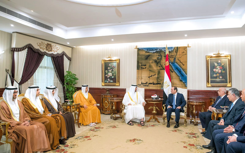 محمد بن زايد خلال محادثاته مع الرئيس المصري في القاهرة أمس. وام
