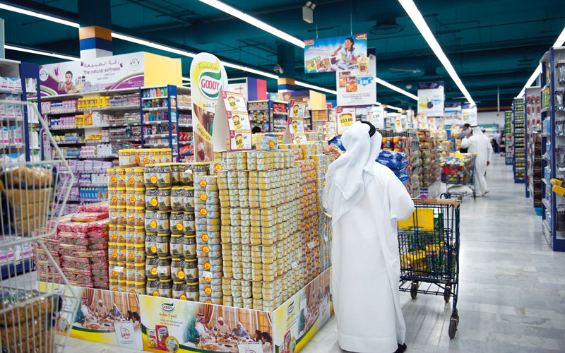 وزارة الاقتصاد طالبت المستهلكين بالاستفادة من مبادرة «المستهلك المراقب» وإبلاغها بأي تجاوزات. تصوير: أحمد عرديتي
