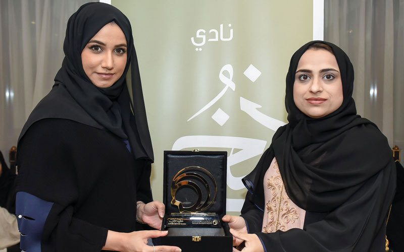 شمسة صالح ومريم الحمادي.  من المصدر