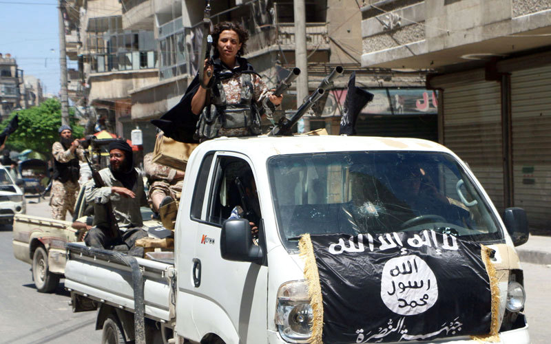 المساعدات القطرية السخيّة وصلت إلى تنظيم «داعش» ما أسهم في تأجيج الصراع. أ.ف.ب