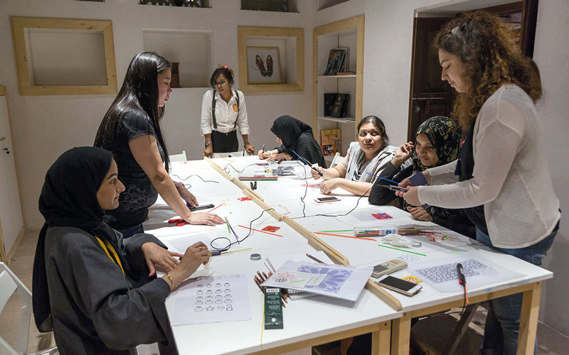 الأنشطة الثقافية الصيفية تشغل أوقات فراغ الشباب بما هو مفيد. أرشيفية