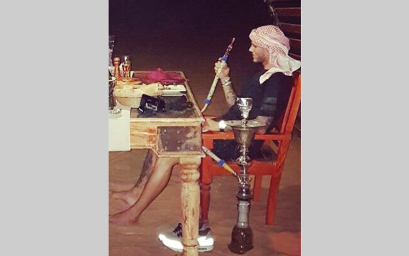 واندا تنشر صور زوجها إيكاردي يدخّن «الشيشة» في دبي - الإمارات اليوم