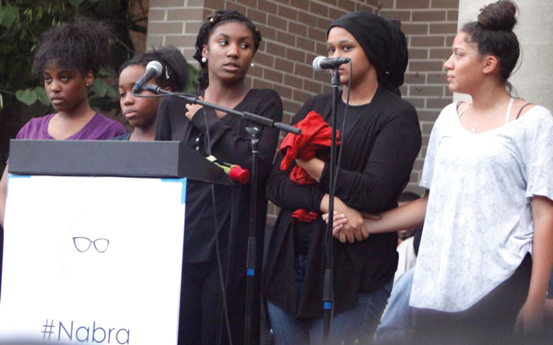 صديقات «نبرة» يحيون ذكراها.  الإمارات اليوم