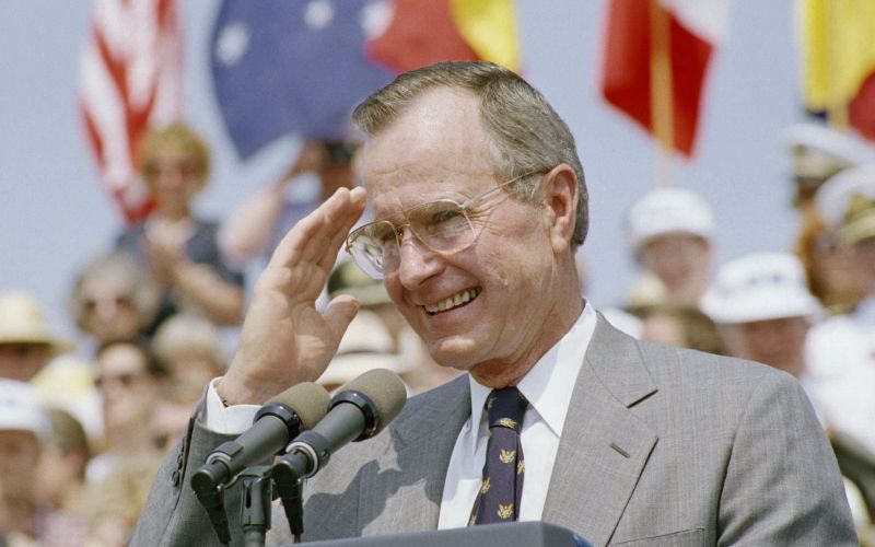 جورج بوش الأب قبل خسارته في الدورة الثانية لانتخابات الرئاسة الأميركية 1992