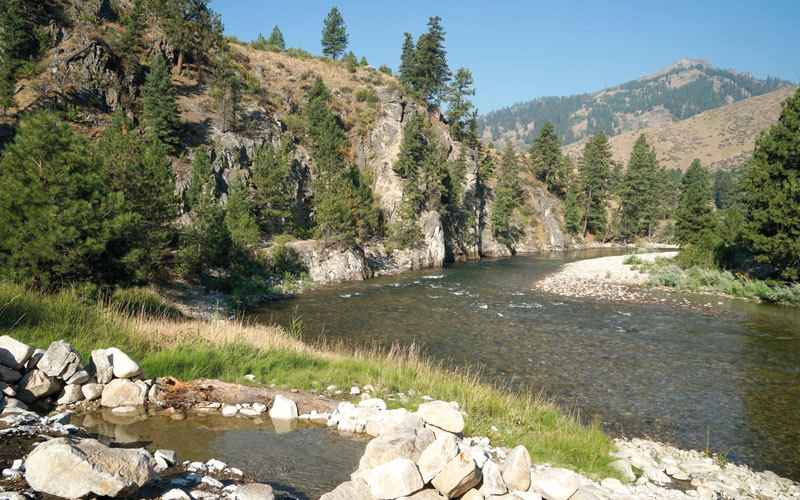 تشتهر ولاية إيداهو الأميركية بمناظرها الطبيعية بفضل وجود نهر بويز مع الينابيع الساخنة. د.ب.أ