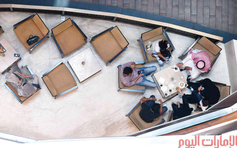 مَشاهِد من الحياة في دبي، حيث تتعدد الثقافات والأمزجة واللغات في فضاء فسيح من التسامح والمحبة والتعايش تحت اسم فخم هو «دبي»، المدينة المتفردة في العالَم.

تصوير: باتريك كاستيلو وأشوك فيرما