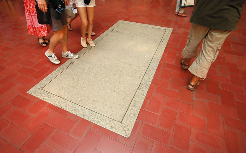 امرأة إسبانية (‏‏61 عاماً)‏‏ أقنعت القاضي بوجوب استخراج جثة دالي لمعرفة ما إذا كانت هي ابنة الفنان الراحل.

رويترز