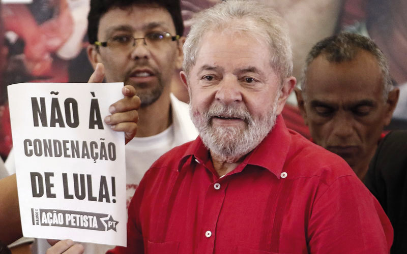 قاضي يأمر بتجميد حسابات الرئيس البرازيلي السابق ومصادرة ممتلكاته