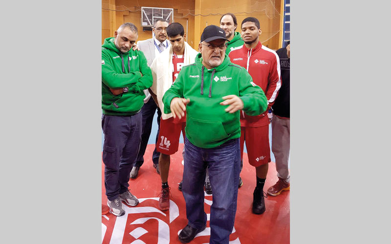 عبدالحميد إبراهيم خلال توليه قيادة منتخب الرجال يناير الماضي في البطولة العربية. من المصدر