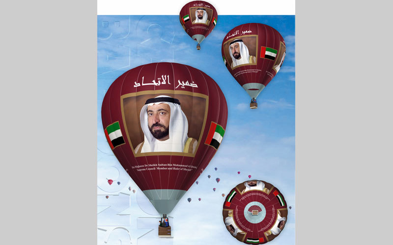 المنطاد متوّجاً بصورة سلطان القاسمي.  من المصدر