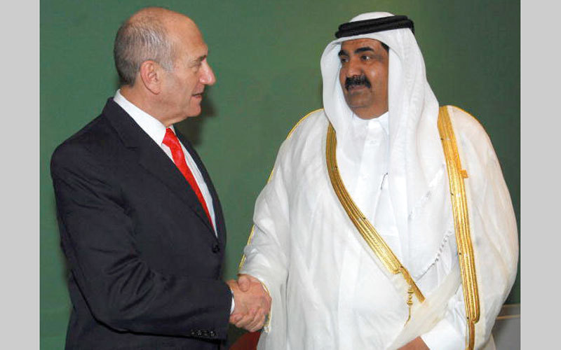 حمد بن خليفة يستقبل في الدوحة بحفاوة رئيس وزراء إسرائيل السابق إيهود أولمرت. أرشيفية
