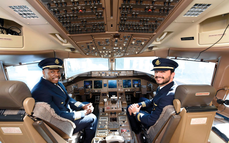 «طيران الإمارات» أطلقت برنامجاً لتدريب الطيارين المواطنين المبتدئين منذ العام 1992.