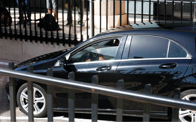 النجم البرتغالي وصل الى المحكمة في سيارة ذات زجاج داكن. إي. بي. أيه