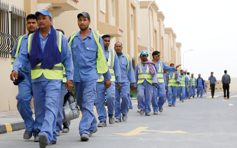 قرار الإقامة الدائمة في قطر لا يشمل العمال الذين يشكلون أغلبية.  أ.ف.ب