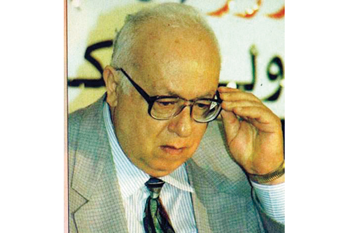 فؤاد زكريا انتقل نعيه من باب الوفيات إلى الصفحة الأولى.  أرشيفية