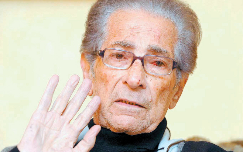 أنيس منصور اختلط اسمه باسم شخص آخر متوفى.  أرشيفية