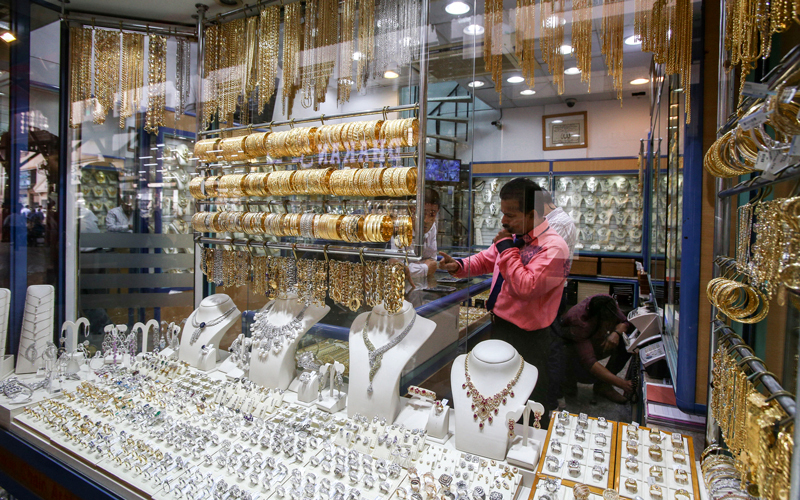 الأسعار الحالية للذهب غير محفّزة على شراء السبائك والعملات لأغراض الادخار والاستثمار. تصوير: أشوك فيرما