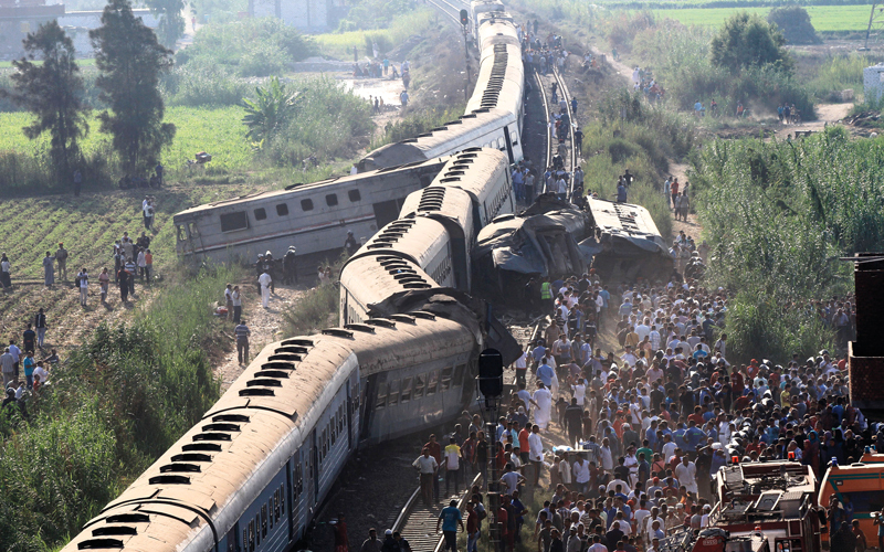 36 قتيلاً وعشرات المصابين في تصادم قطارين بالإسكندرية