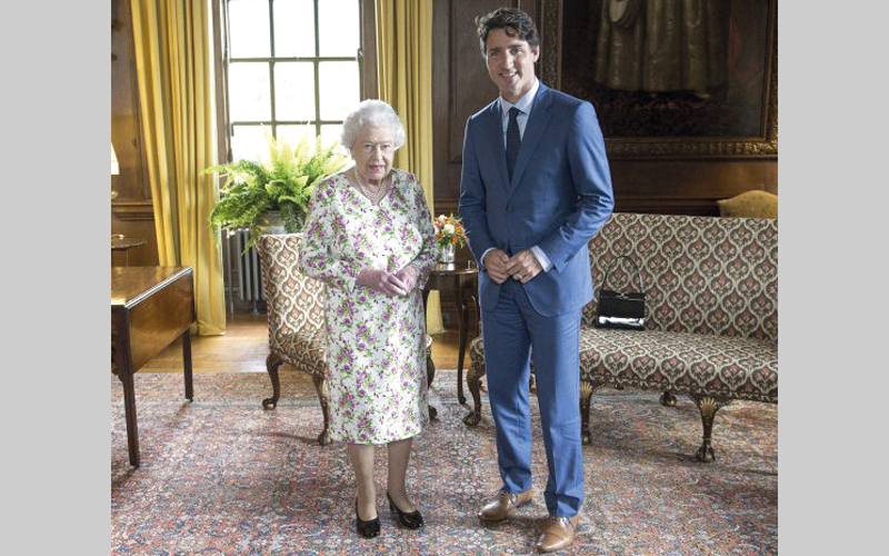 ترودو جعل الملكة إليزابيث تبتسم.  غيتي