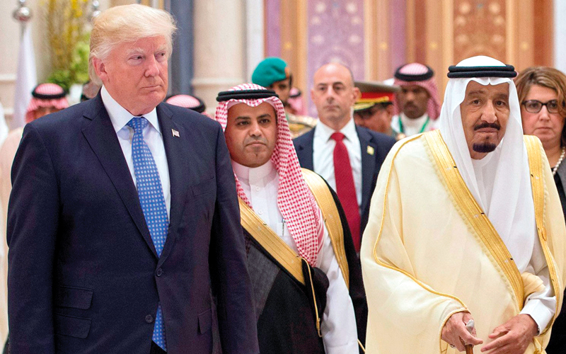 ترامب والملك سلمان بالقمة الإسلامية في السعودية. إي.بي.إيه