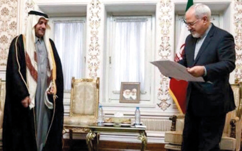 السليطي خلال تقديم أوراق اعتماده لوزير الخارجية الإيراني. أرشيفية