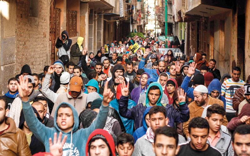 تظاهرة لمؤيدي «الإخوان المسلمين» في مصر الذين يتعرضون لعملية من التضليل من قبل قادة الجماعة. أ.ب