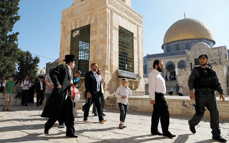 دخول أعضاء من الكنيست ومستوطنين للأقصى فجر مواجهات واحتجاجات فلسطينية. رويترز