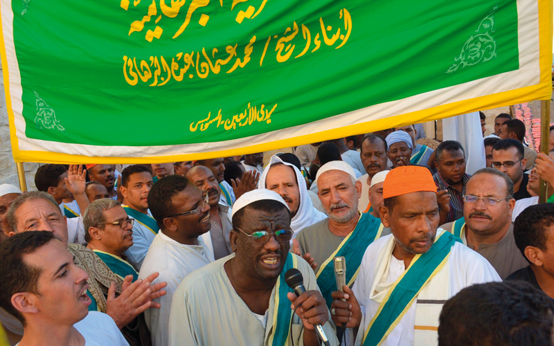 عائلات وقبائل تفد إلى الاحتفالات من كل محافظات مصر. الإمارات اليوم